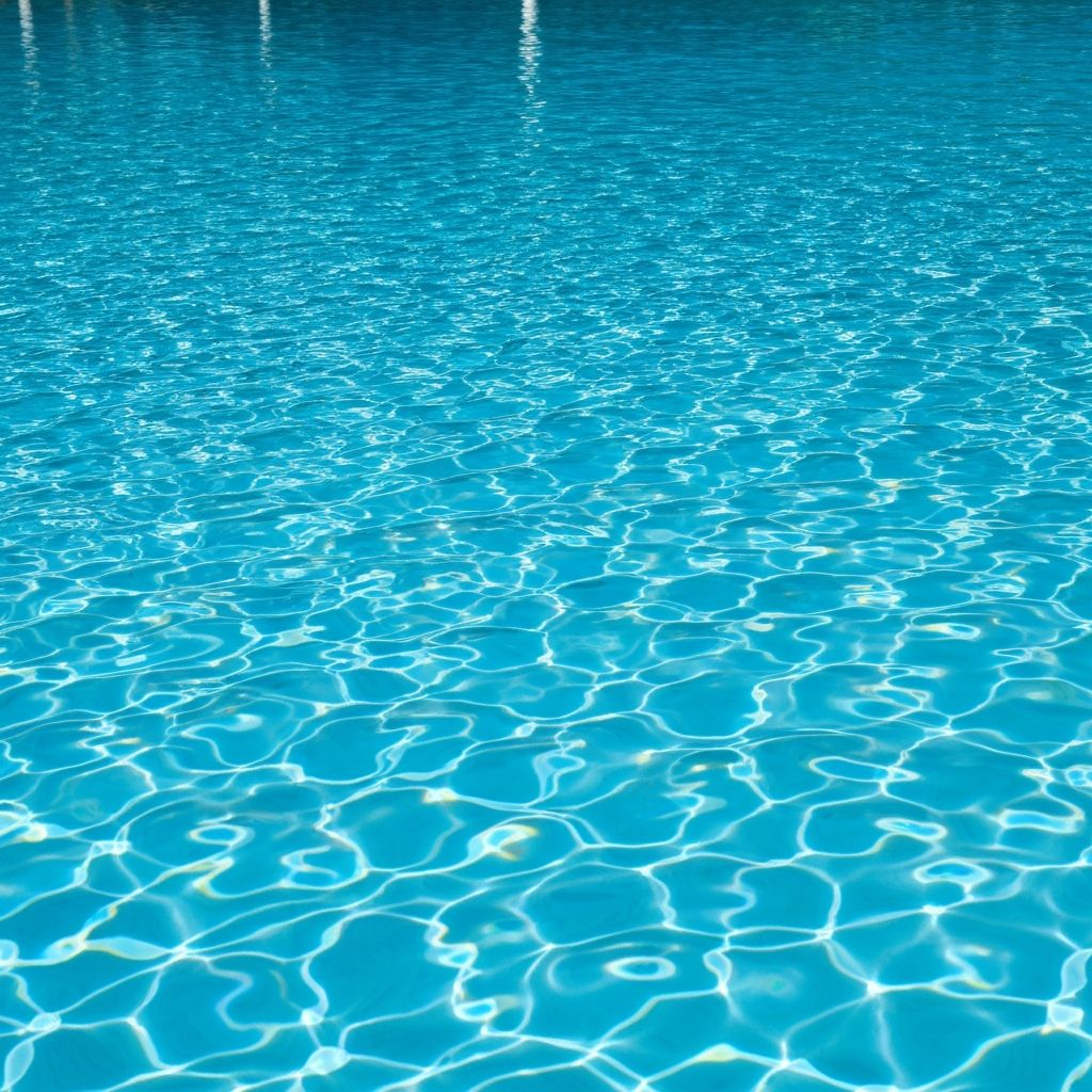 Clear pool water
